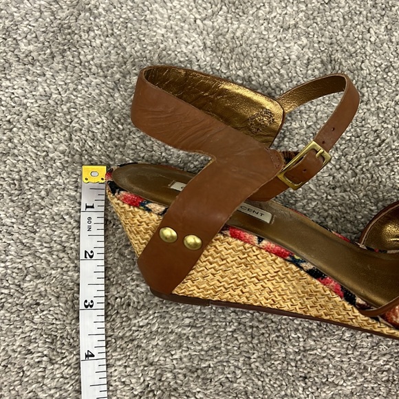 Cynthia Vincent Size 7.5 Brown and Red Aztec Strappy Wedge Slingback Sandals - Picture 11 of 11